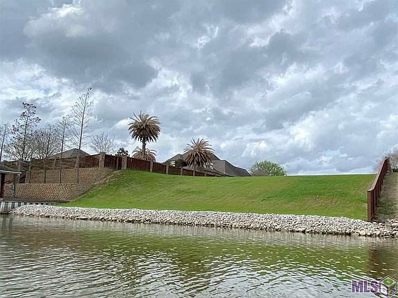 3rd image of 147 Island Dr