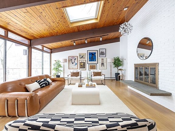 2nd image of 134 Rangeley Rd