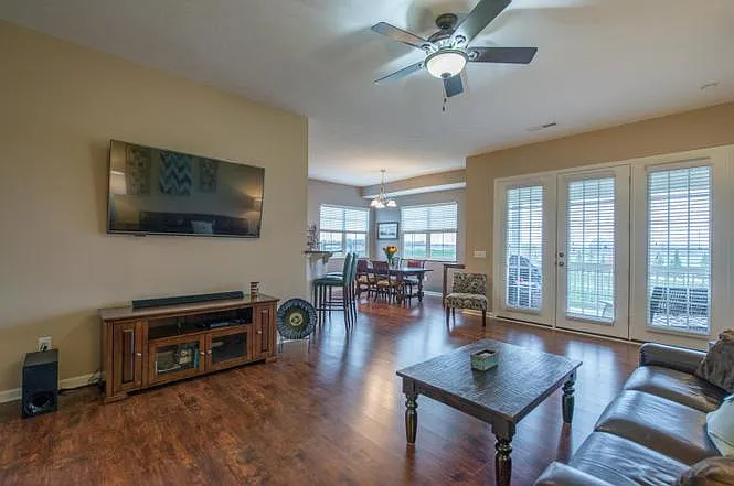 2 bed, 1621 sqft, $2,350 — Photo 2