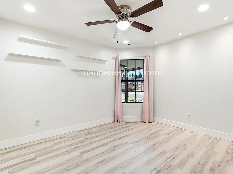 208 Buttercup Cir — Photo 31