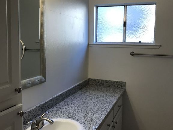 5th image of 17 Quay Ct APT 05
