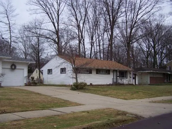 590 Adelaide Ave NE, Warren, OH 44483