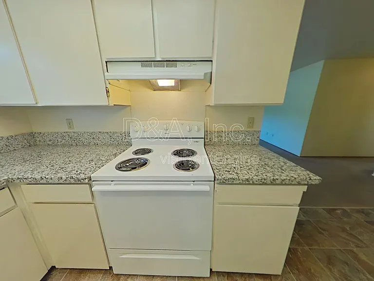 1150 NW Walnut Blvd — Photo 5