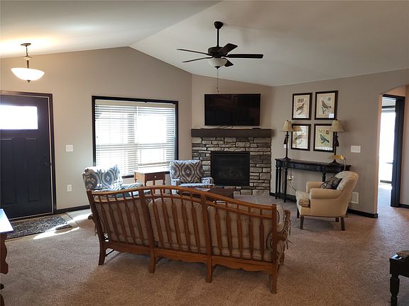 3rd image of 1603 Petrus Dr NE