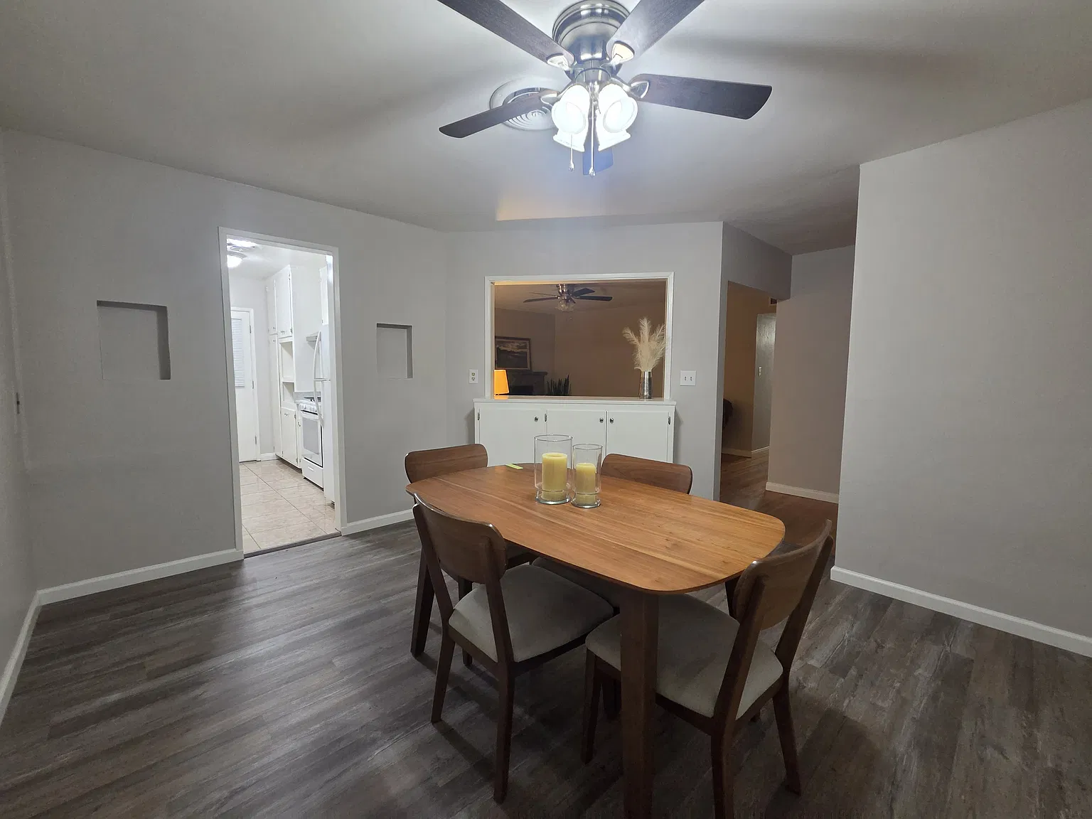 3 bed, 1203 sqft, $2,050 — Photo 3