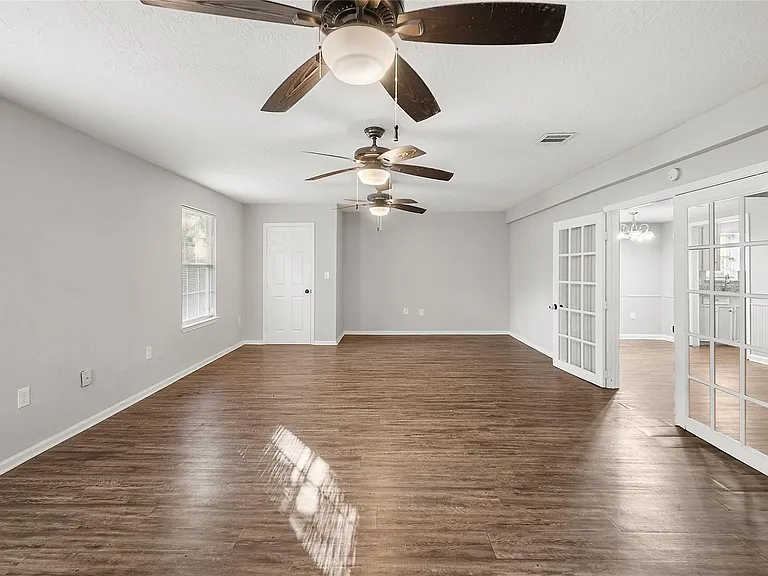 2929 Leroy St — Photo 12