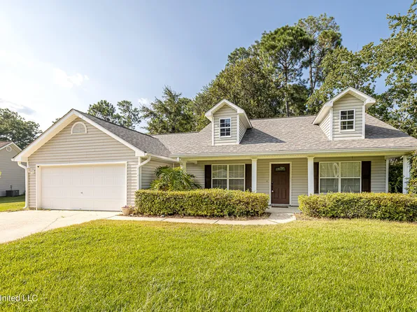 1828 Piney Ln, Gautier, MS 39553