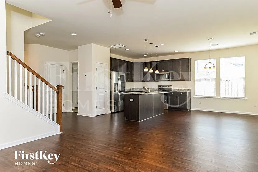 3 bed, 2.5 bath, 1981 sqft, $2,250 — Photo 4