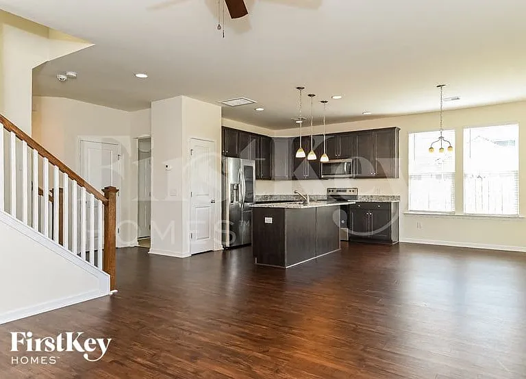 1431 Hermitage Ln — Photo 4