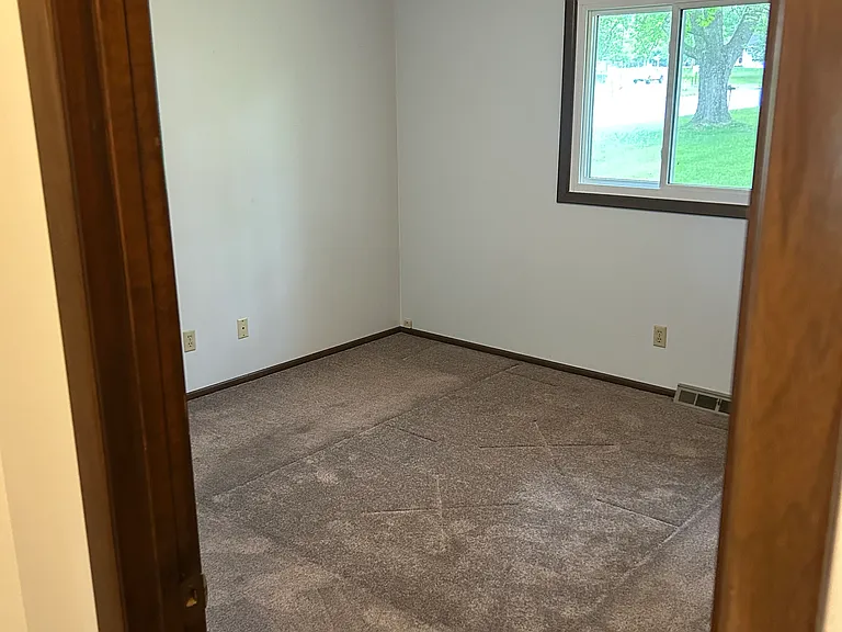 403 Simonson St — Photo 7