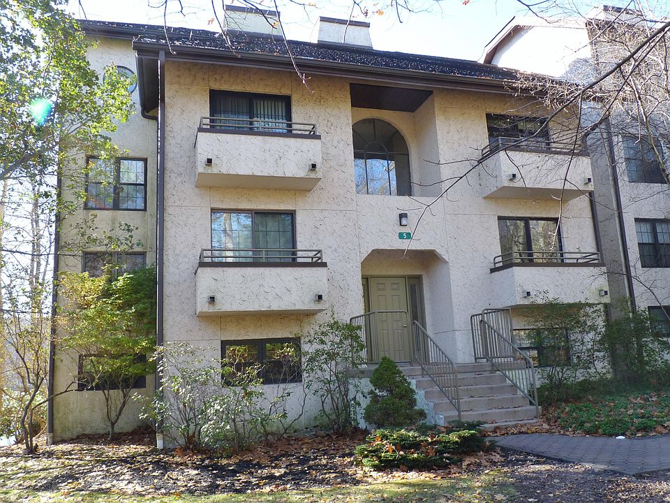 1st image of 5 Midlake Dr Unit 102