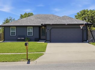 7537 SW 26th St, Topeka, KS 66614