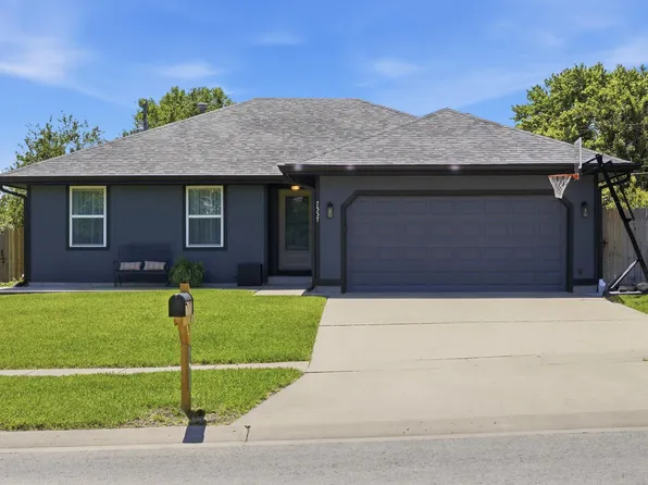 7537 SW 26th St, Topeka, KS 66614