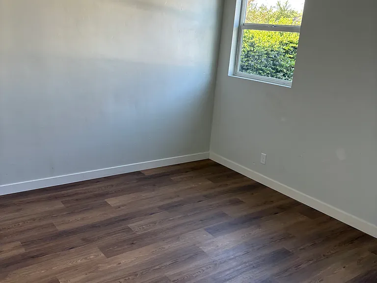 9605 Elizabeth Ave — Photo 6