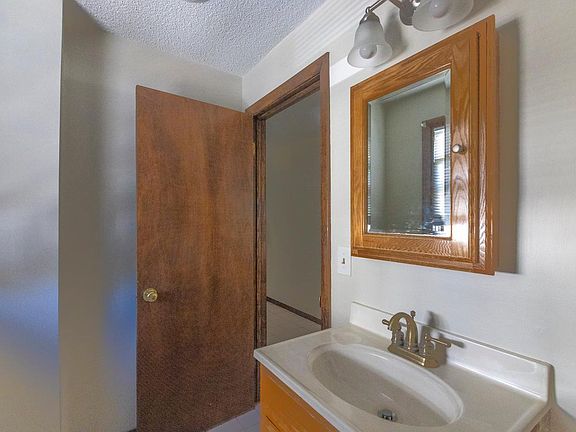 3rd image of 90 Tobey St Floor 2