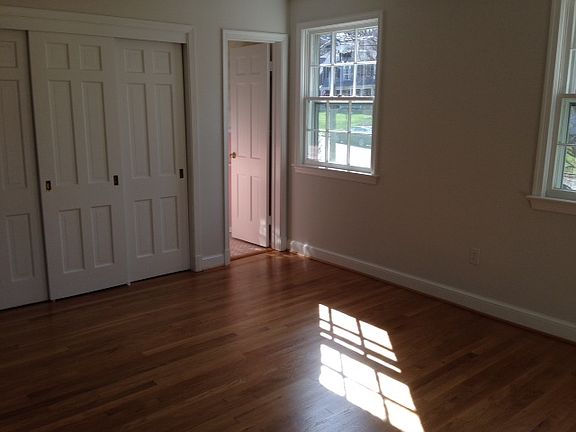 5th image of 1709 Oak Ln