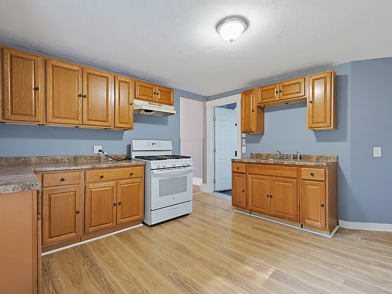 12-12R Granite St #2 — Photo 7