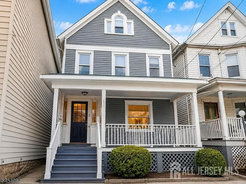 97 Easton Ave #2