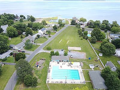 3rd image of 3 Monroe Ct