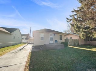 1176 Hartland Dr, Troy, MI 48083