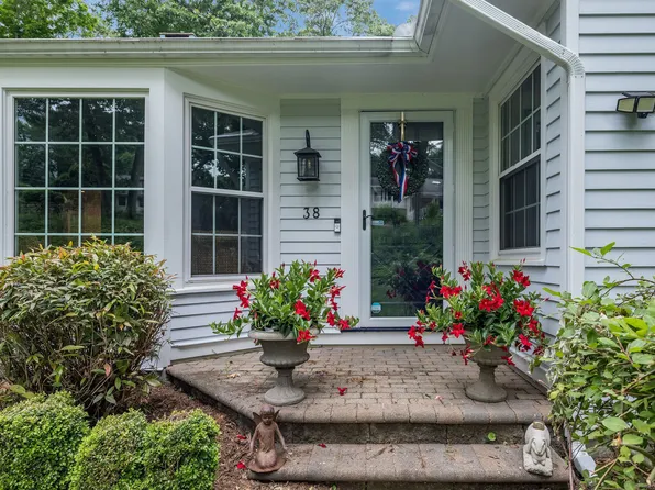 38 Laurel Road, Essex, CT 06426