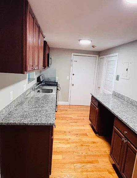 23 Roughan St #4 — Photo 5