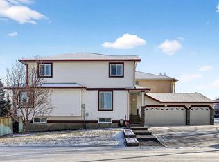 195 W Cove Cres, Chestermere, AB T1X 1J6