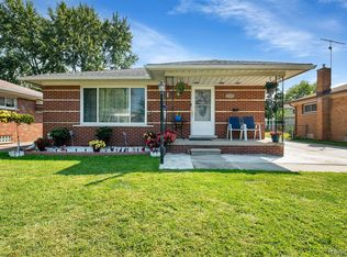 7532 State Park, Center Line, MI 48015