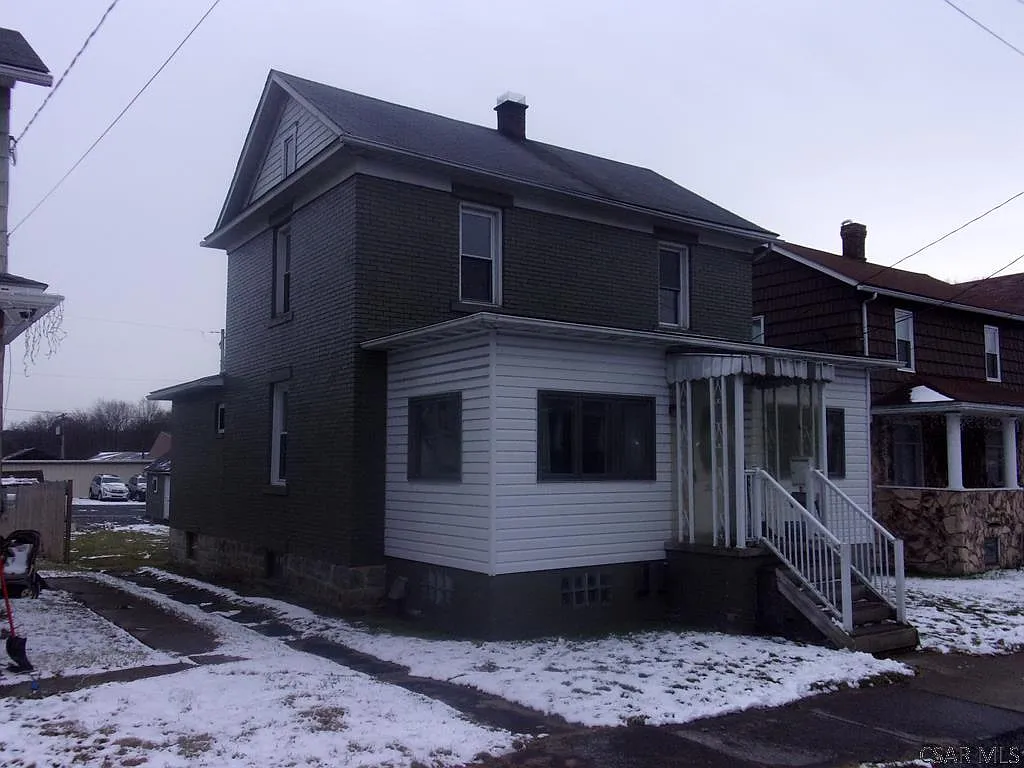 314 12th St photo 1