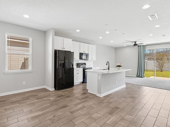 3rd image of 95517 Hanover Ct