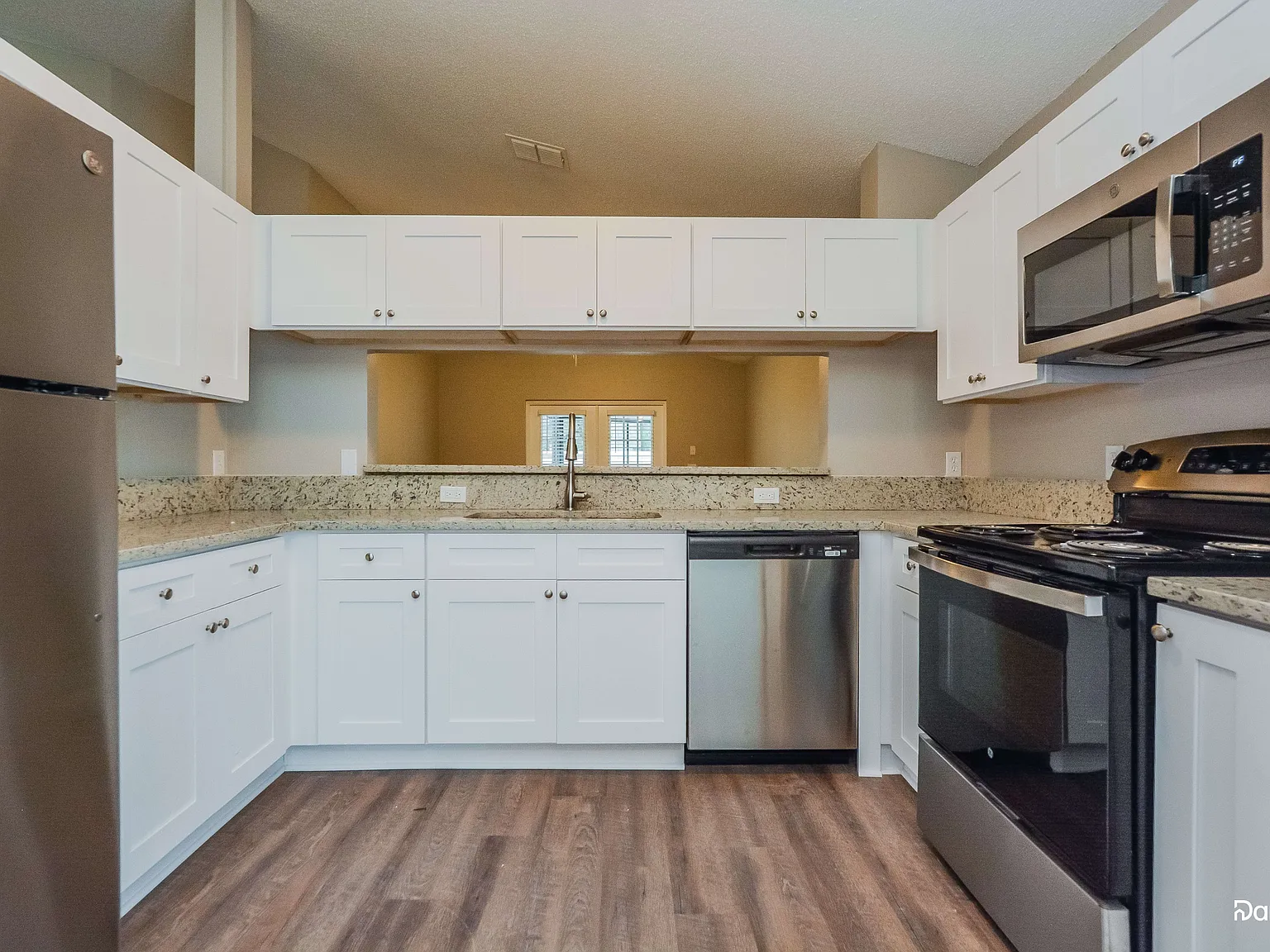 3 bed, 2.0 bath, 1588 sqft, $2,499 — Photo 3
