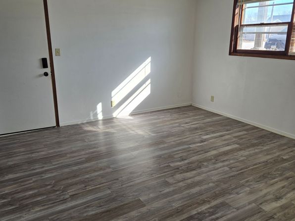 Lynnwood Apartments, 520 Lynnwood Ln #3, Van Meter, IA 50261