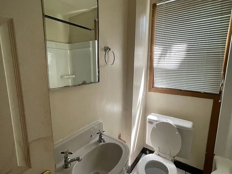 65 E Norwich Ave — Photo 39