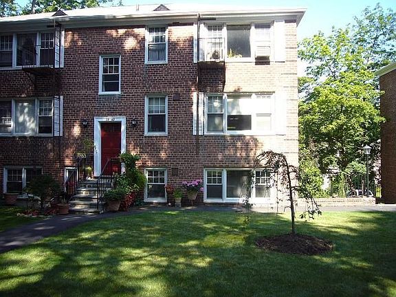 2nd image of 14 Soundview Ave APT 39
