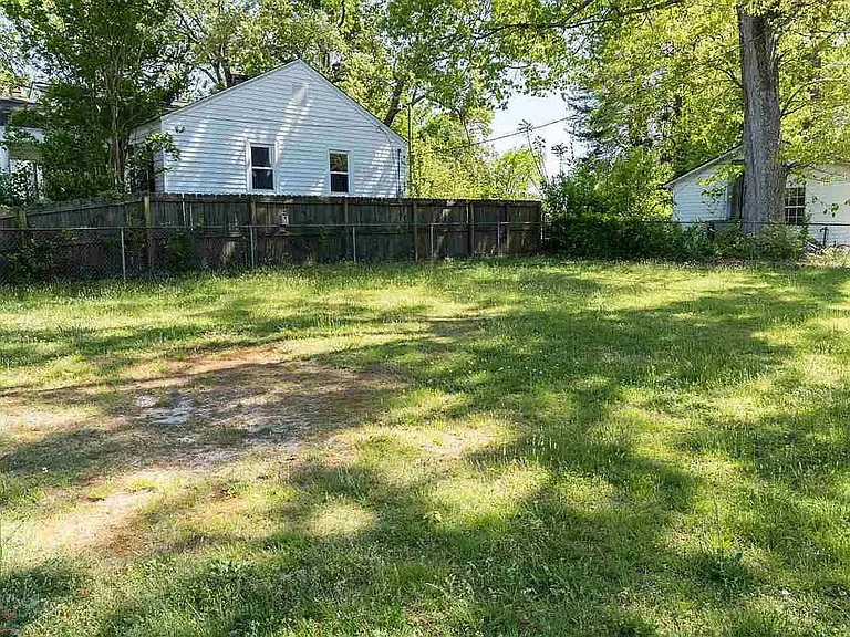 801 N Liberty St — Photo 10
