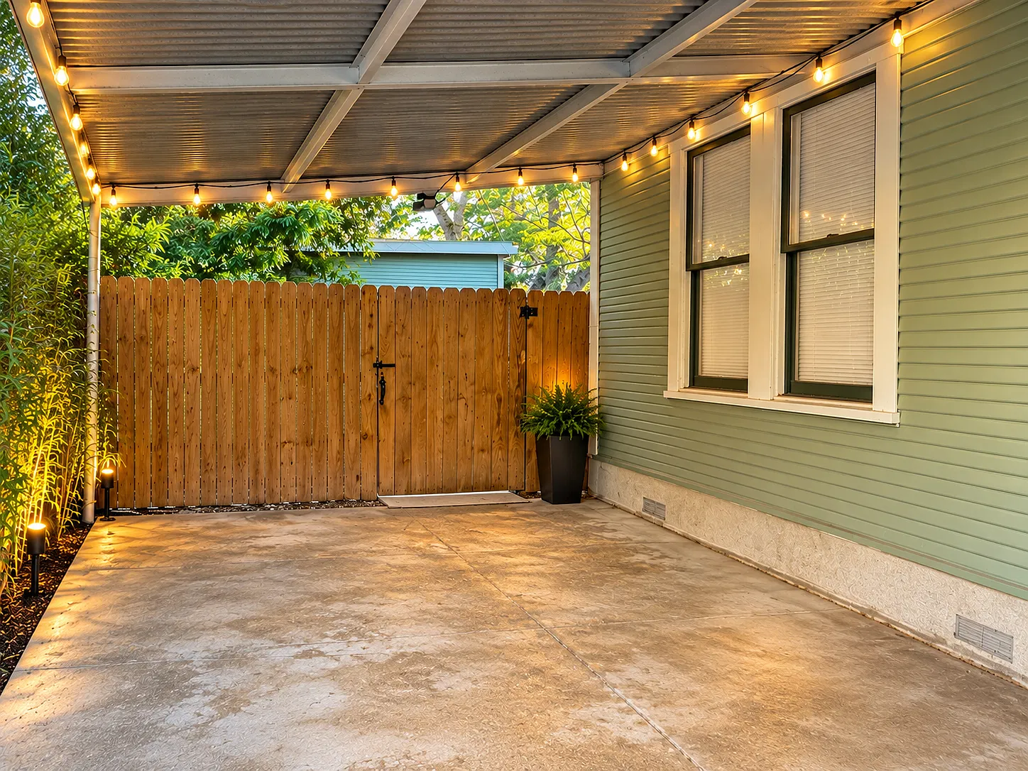 Studio, 300 sqft, $1,200 — Photo 3