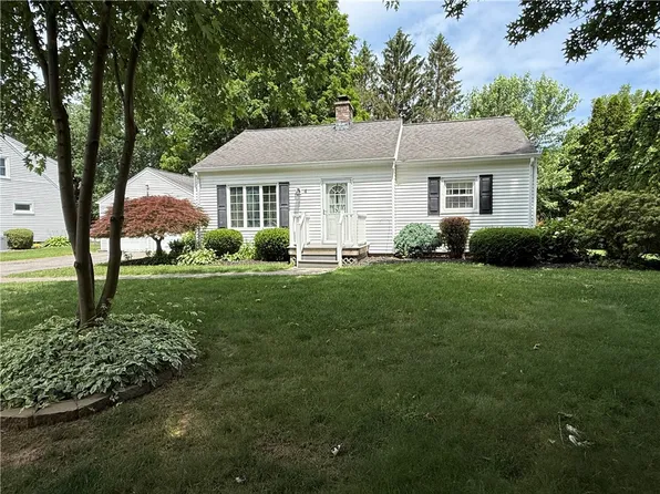 4 Entress Dr, Rochester, NY 14624