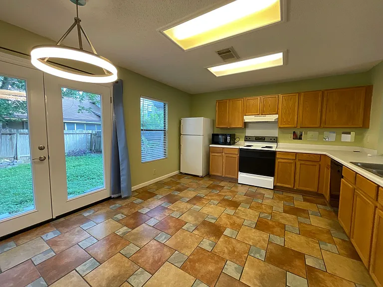 7926 Ruby Mdw — Photo 5