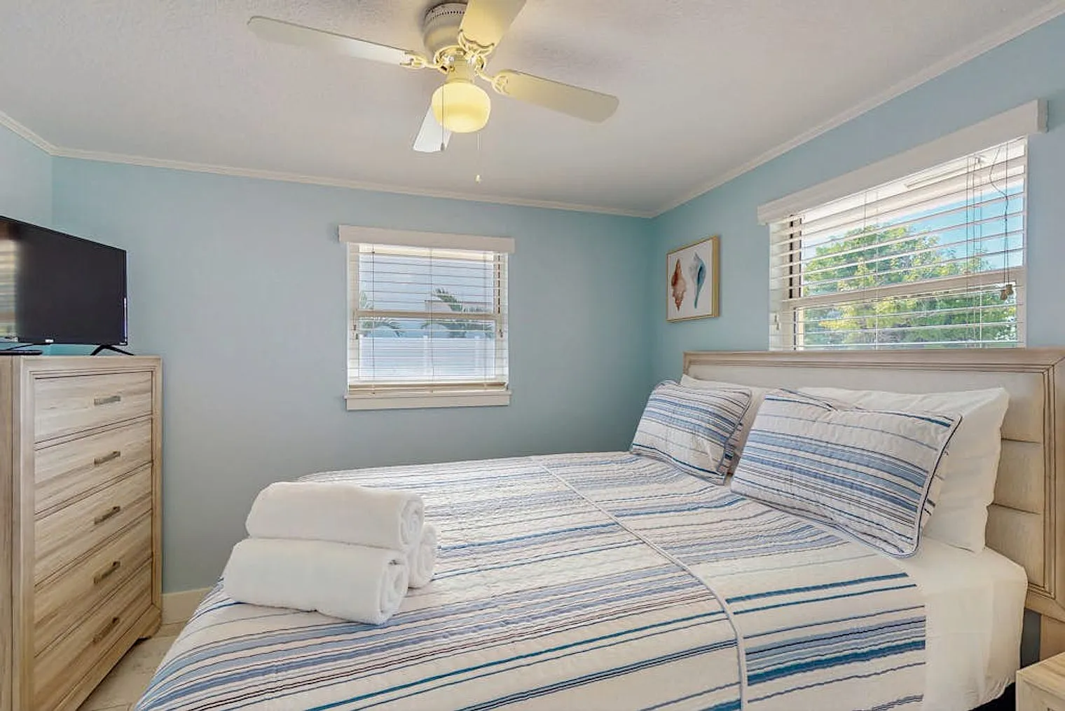 2 bed, 1.0 bath, 602 sqft, $6,159 — Photo 2