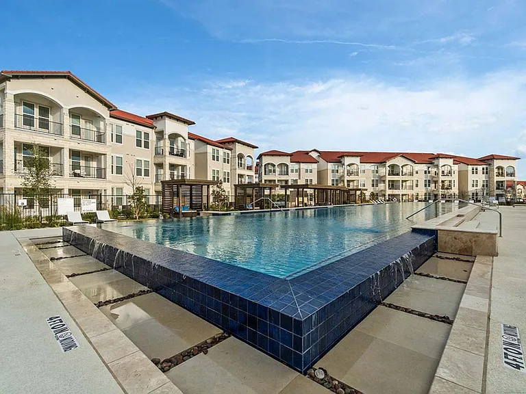 Reveal Lake Ridge — Photo 15