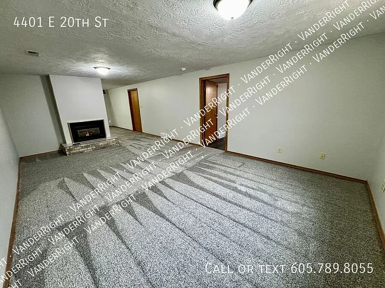 4401 E 20th St — Photo 20
