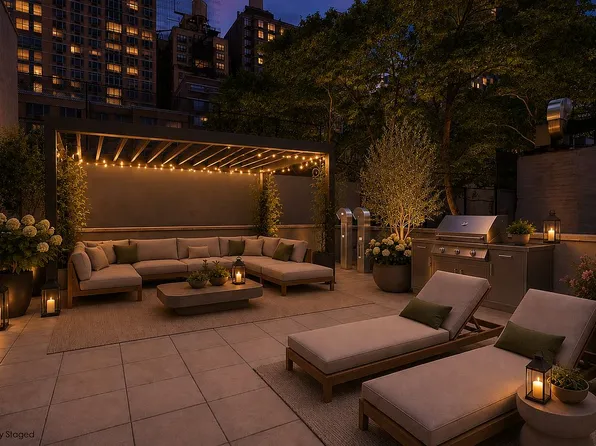 350 W 44th St #205, New York, NY 10036