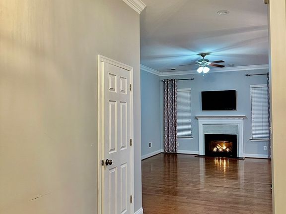 5th image of 172 Shrewsbury Dr