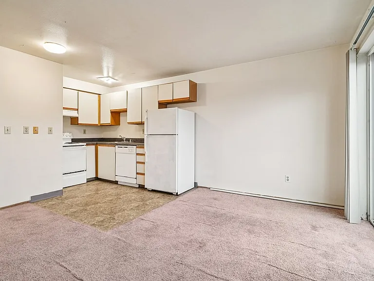 Adams Court Apartments — Photo 79