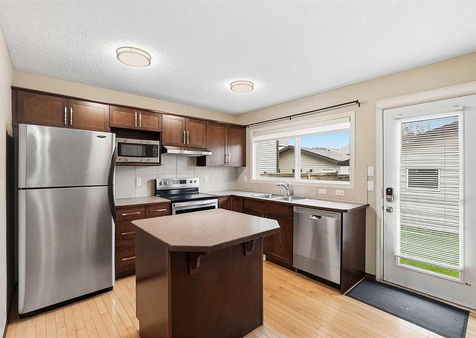 1st image of 258 E Cranberry Pl SE