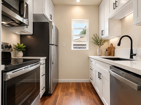 4th image of 2248 Montair Ave #A