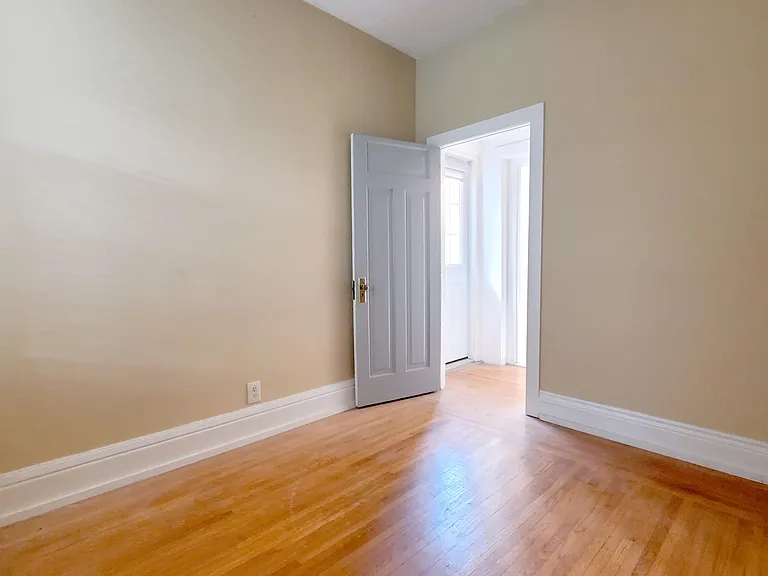 116 Fairholt Rd S #2 — Photo 17