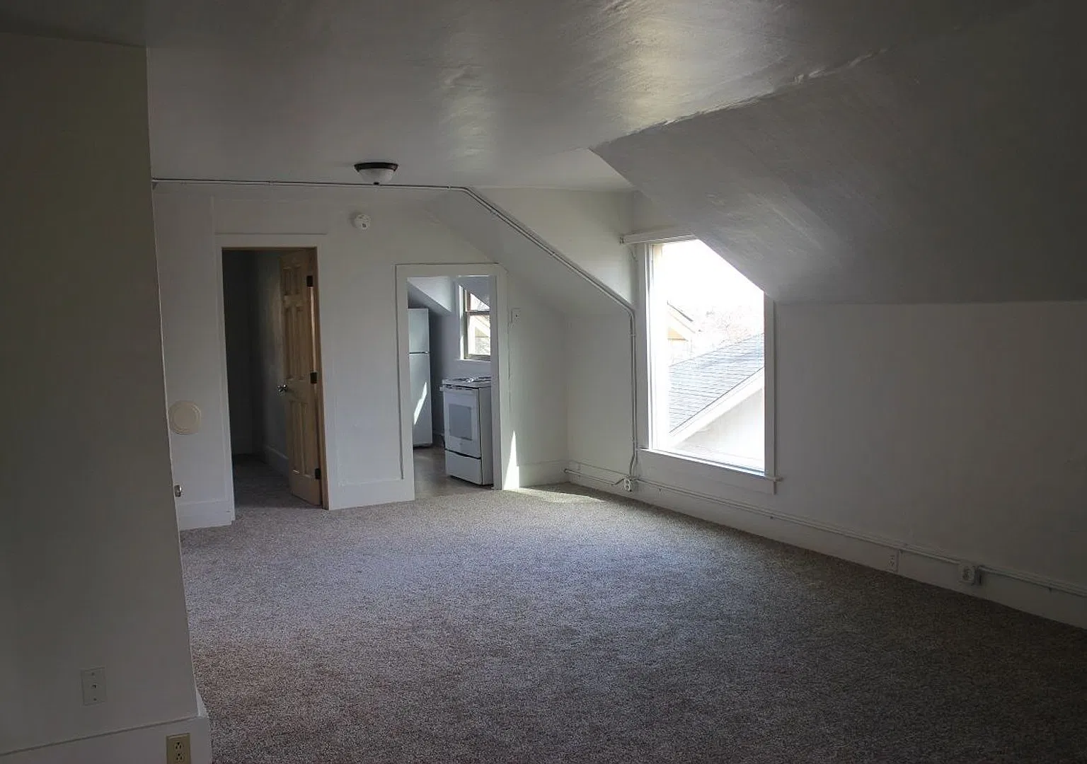 422 N 3rd St — Photo 2
