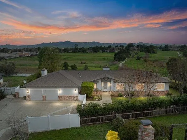 65 Ray Cir, Hollister, CA 95023