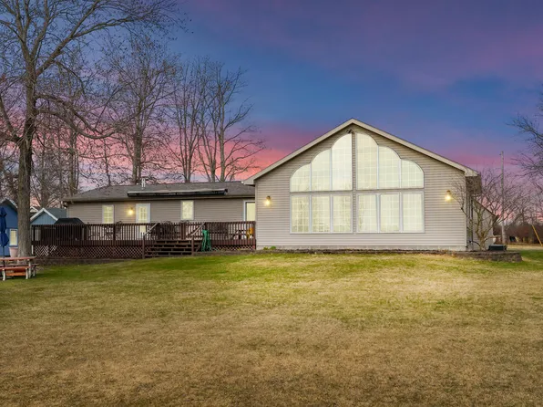 47764 Woodland Dr, Bangor, MI 49013
